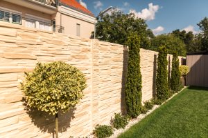 LUNA-GARTEN | Betonzaun | Schutzanstrich